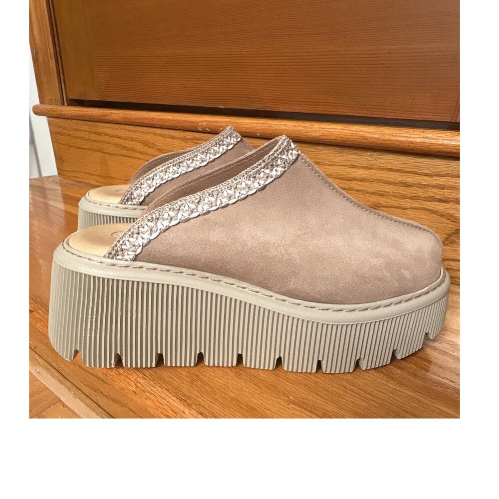 Carlo Pera Womens 8.5 Beige Suede Platform Clogs Slip-On Embellished